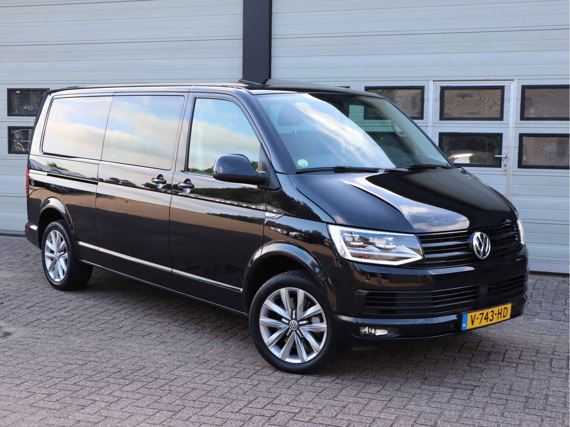 Volkswagen Transporter 2.0 TDI 150kw L2 Lang DC Highline - Led - 2 x Schuifdr. - Leder