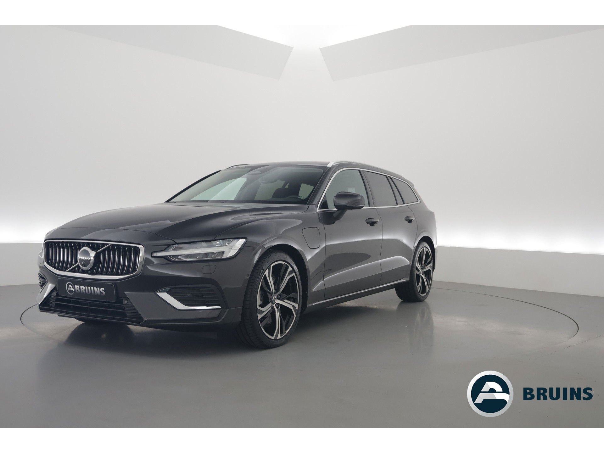 Volvo V60 2.0 T6 Plug-in hybrid AWD Plus Bright | H&K Audio | 360 camera | ACC | Blis | 4x stoel + stuurverw. |