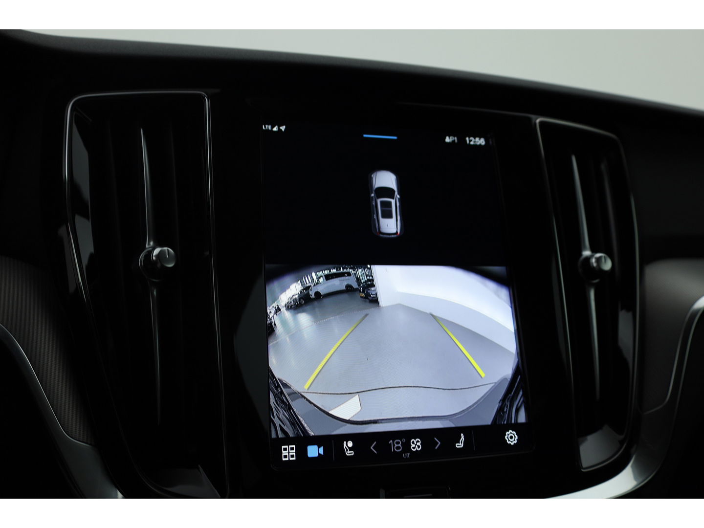 Volvo V60 2.0 T6 Plug-in hybrid AWD Plus Bright | H&K Audio | 360 camera | ACC | Blis | 4x stoel + stuurverw. |