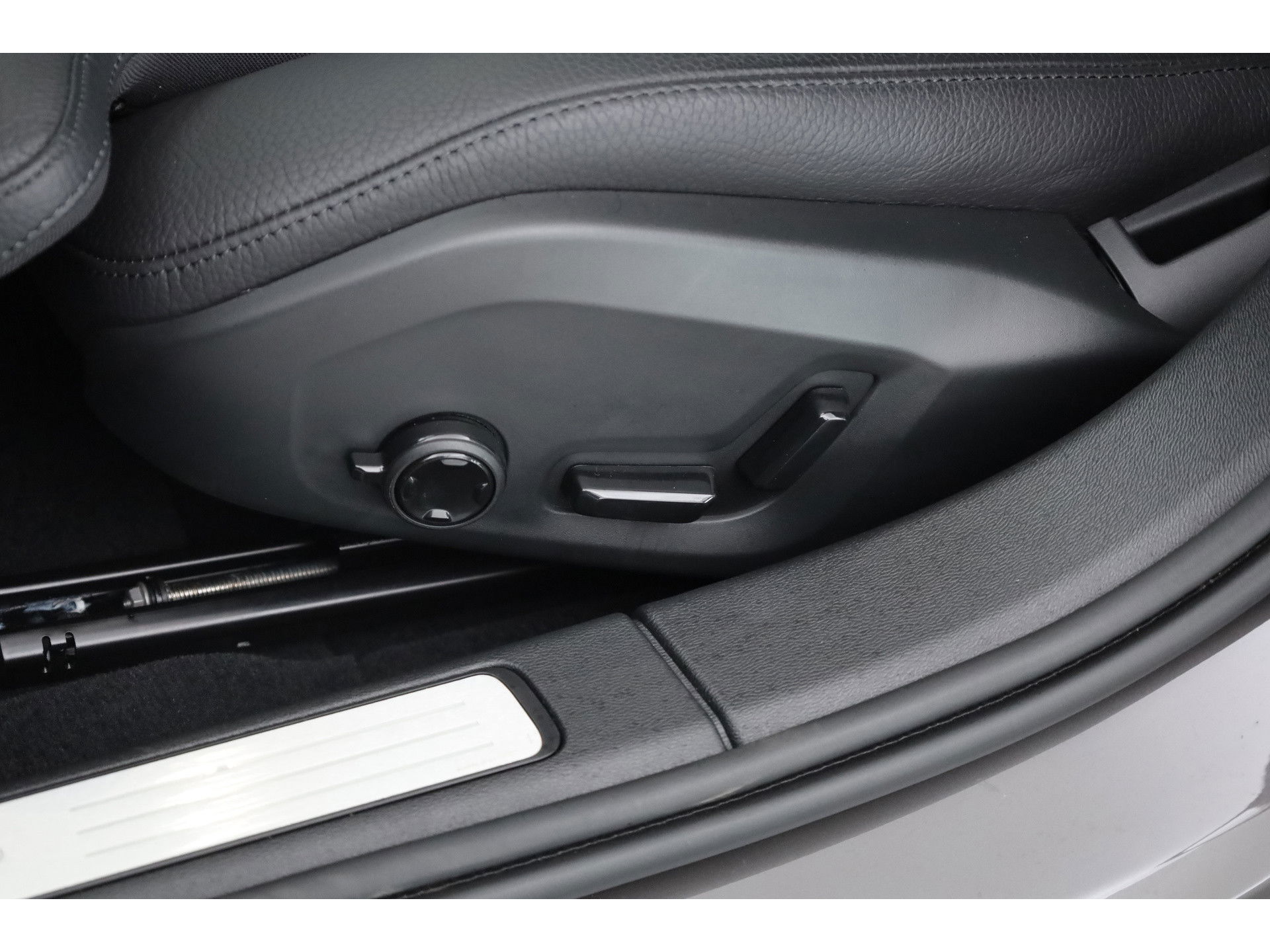Volvo V60 2.0 T6 Plug-in hybrid AWD Plus Bright | H&K Audio | 360 camera | ACC | Blis | 4x stoel + stuurverw. |