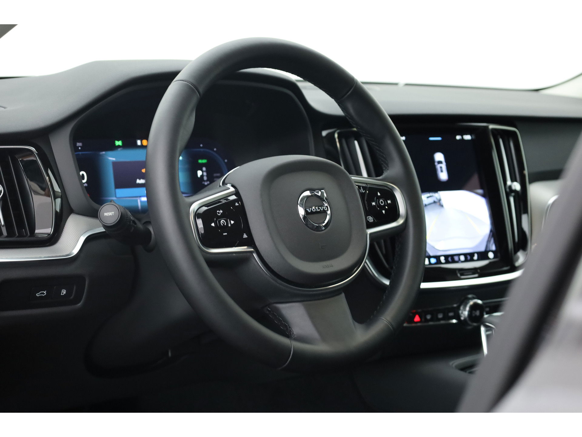 Volvo V60 2.0 T6 Plug-in hybrid AWD Plus Bright | H&K Audio | 360 camera | ACC | Blis | 4x stoel + stuurverw. |