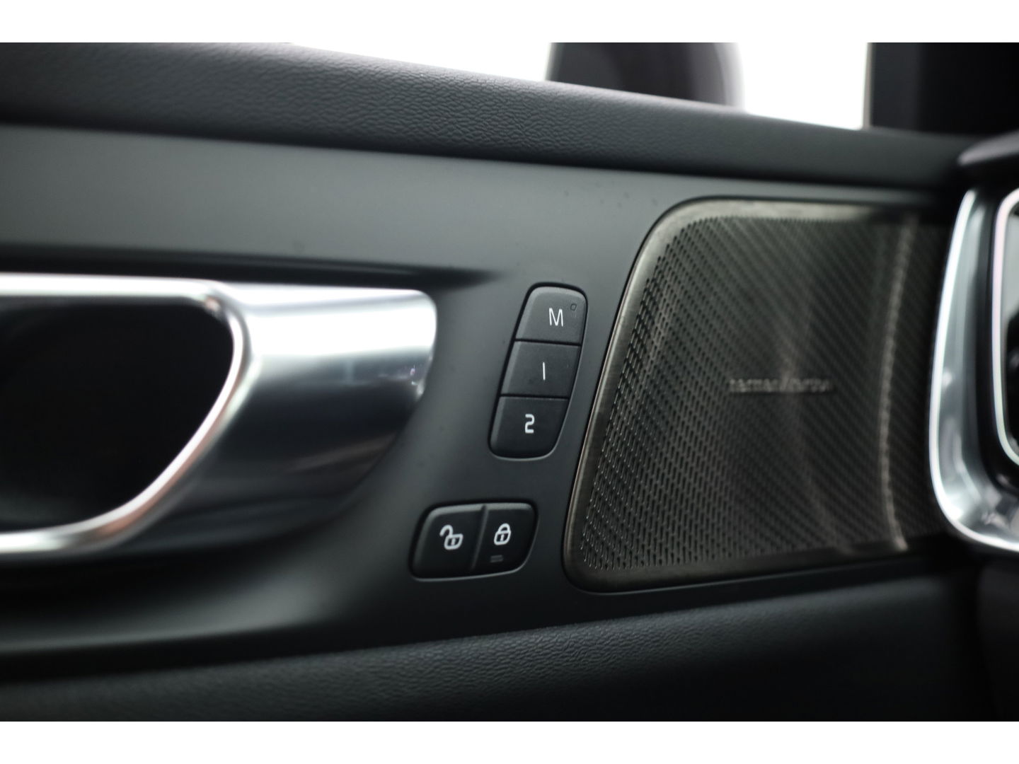 Volvo V60 2.0 T6 Plug-in hybrid AWD Plus Bright | H&K Audio | 360 camera | ACC | Blis | 4x stoel + stuurverw. |