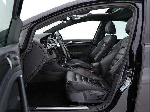 Volkswagen Golf 1.4 TSI GTE Executive-Plus Pack Aut. *PANO | LUXURY-LEATHER | ADAPTIVE-CRUISE | FULL-LED | KEYLESS | CAMERA | NAVI-FULLMAP | ECC | PDC | TOWBAR | SHIFT-PADDLES | HEATED-SPORTSEATS | PRIVACY-GLASS | 18''ALU*