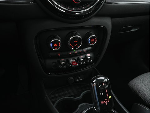 MINI Clubman 1.5 Cooper Chili (INCL-BTW) Aut. *LEATHER-MICROFIBRE | FULL-LED | KEYLESS | NAVI-FULLMAP | SPORT-SEATS | ECC | PDC | CRUISE | 18''ALU*