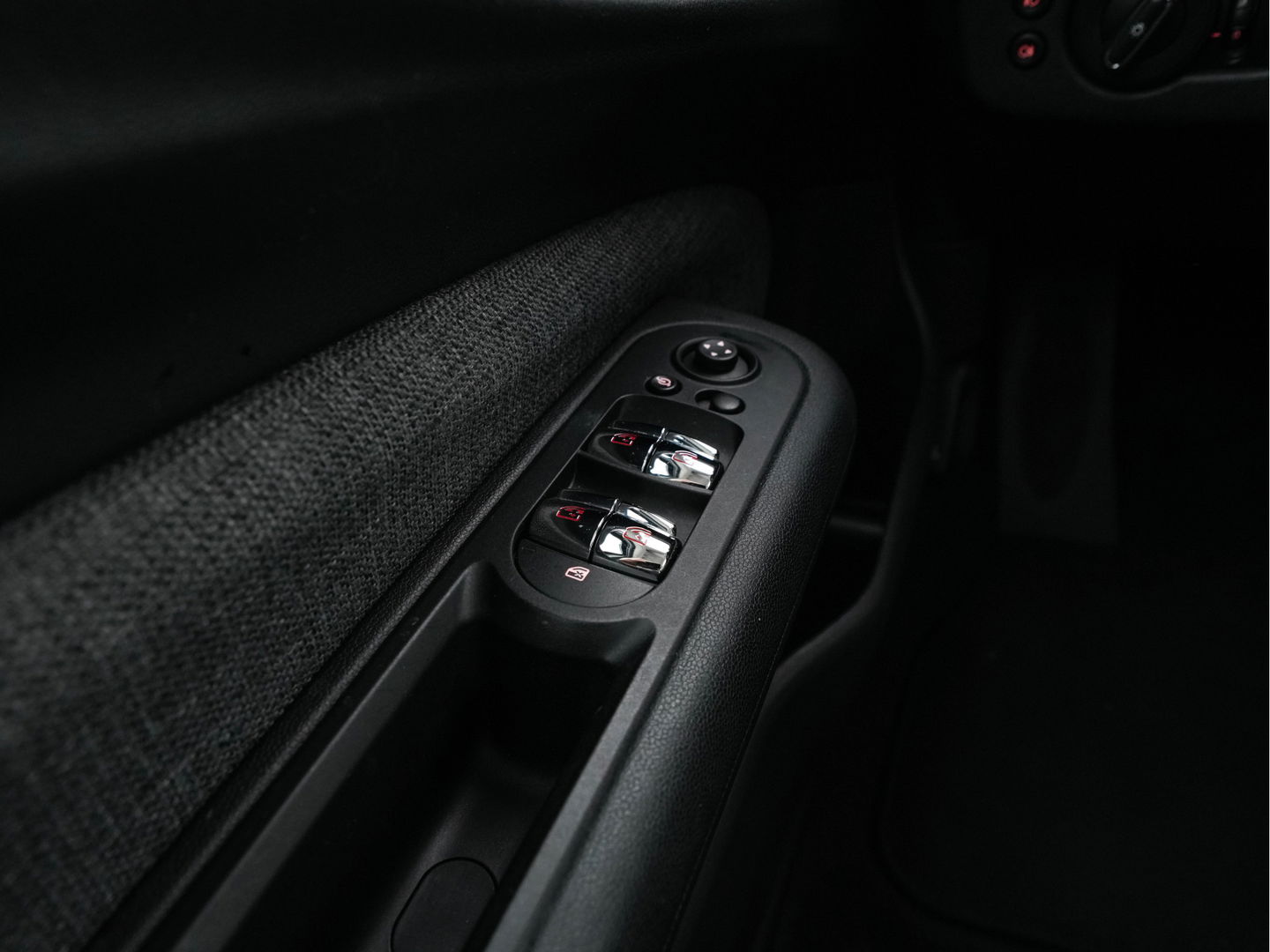 MINI Clubman 1.5 Cooper Chili (INCL-BTW) Aut. *LEATHER-MICROFIBRE | FULL-LED | KEYLESS | NAVI-FULLMAP | SPORT-SEATS | ECC | PDC | CRUISE | 18''ALU*