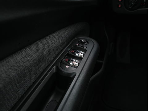 MINI Clubman 1.5 Cooper Chili (INCL-BTW) Aut. *LEATHER-MICROFIBRE | FULL-LED | KEYLESS | NAVI-FULLMAP | SPORT-SEATS | ECC | PDC | CRUISE | 18''ALU*