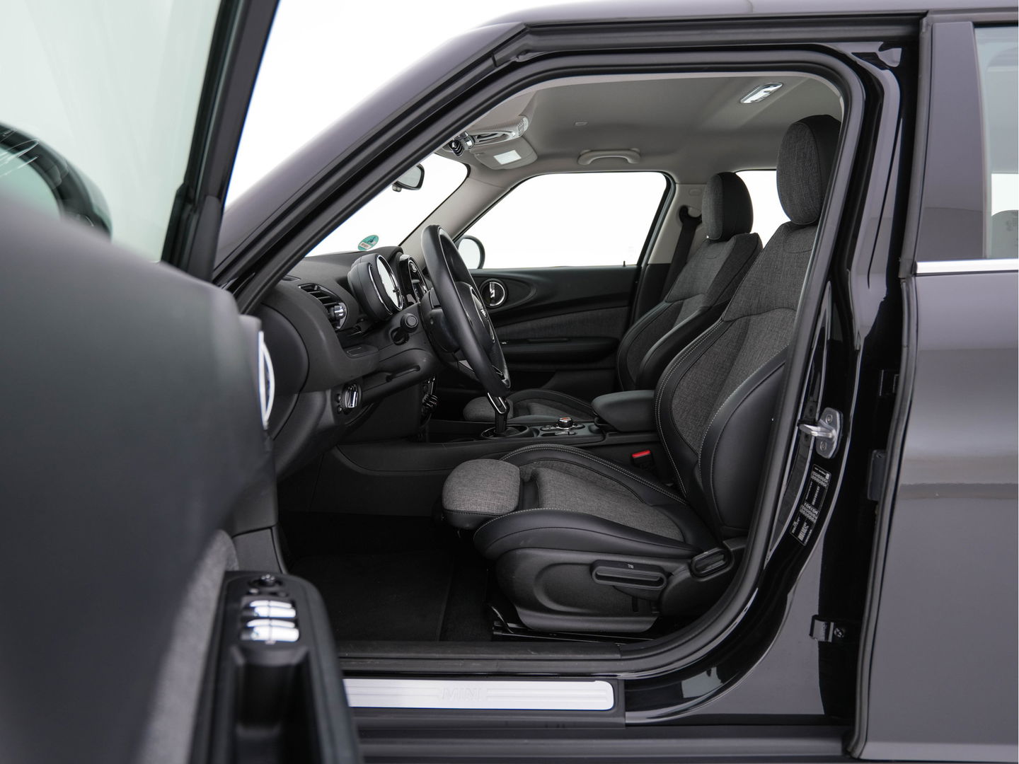 MINI Clubman 1.5 Cooper Chili (INCL-BTW) Aut. *LEATHER-MICROFIBRE | FULL-LED | KEYLESS | NAVI-FULLMAP | SPORT-SEATS | ECC | PDC | CRUISE | 18''ALU*