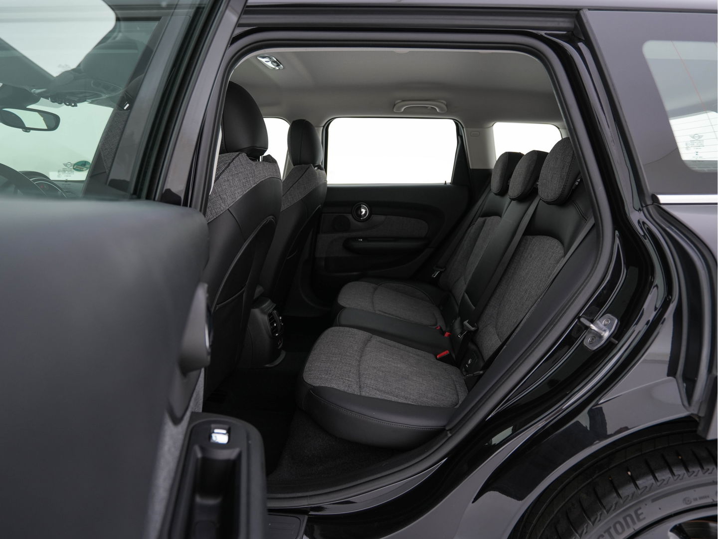 MINI Clubman 1.5 Cooper Chili (INCL-BTW) Aut. *LEATHER-MICROFIBRE | FULL-LED | KEYLESS | NAVI-FULLMAP | SPORT-SEATS | ECC | PDC | CRUISE | 18''ALU*