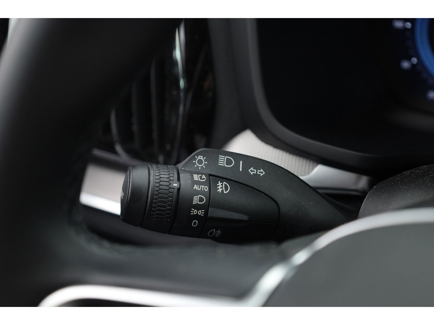 Volvo V60 2.0 T6 Plug-in hybrid AWD Plus Bright | Long range | H&K Audio | 19 inch | 4x stoel+ stuurverw. | ACC |