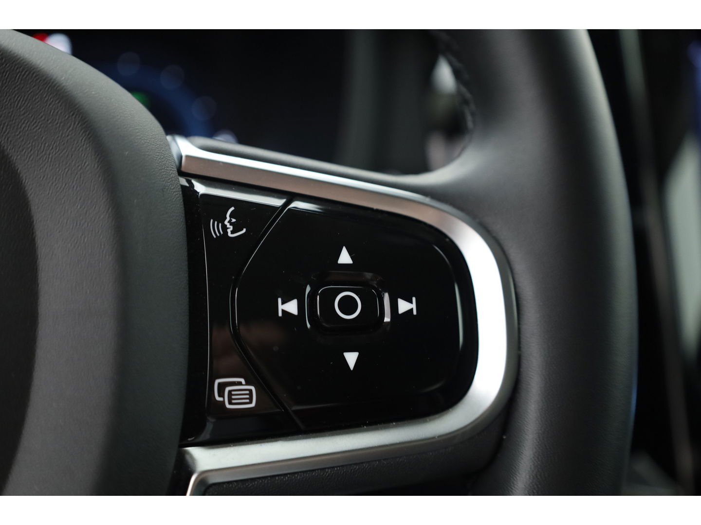 Volvo V60 2.0 T6 Plug-in hybrid AWD Plus Bright | Long range | H&K Audio | 19 inch | 4x stoel+ stuurverw. | ACC |