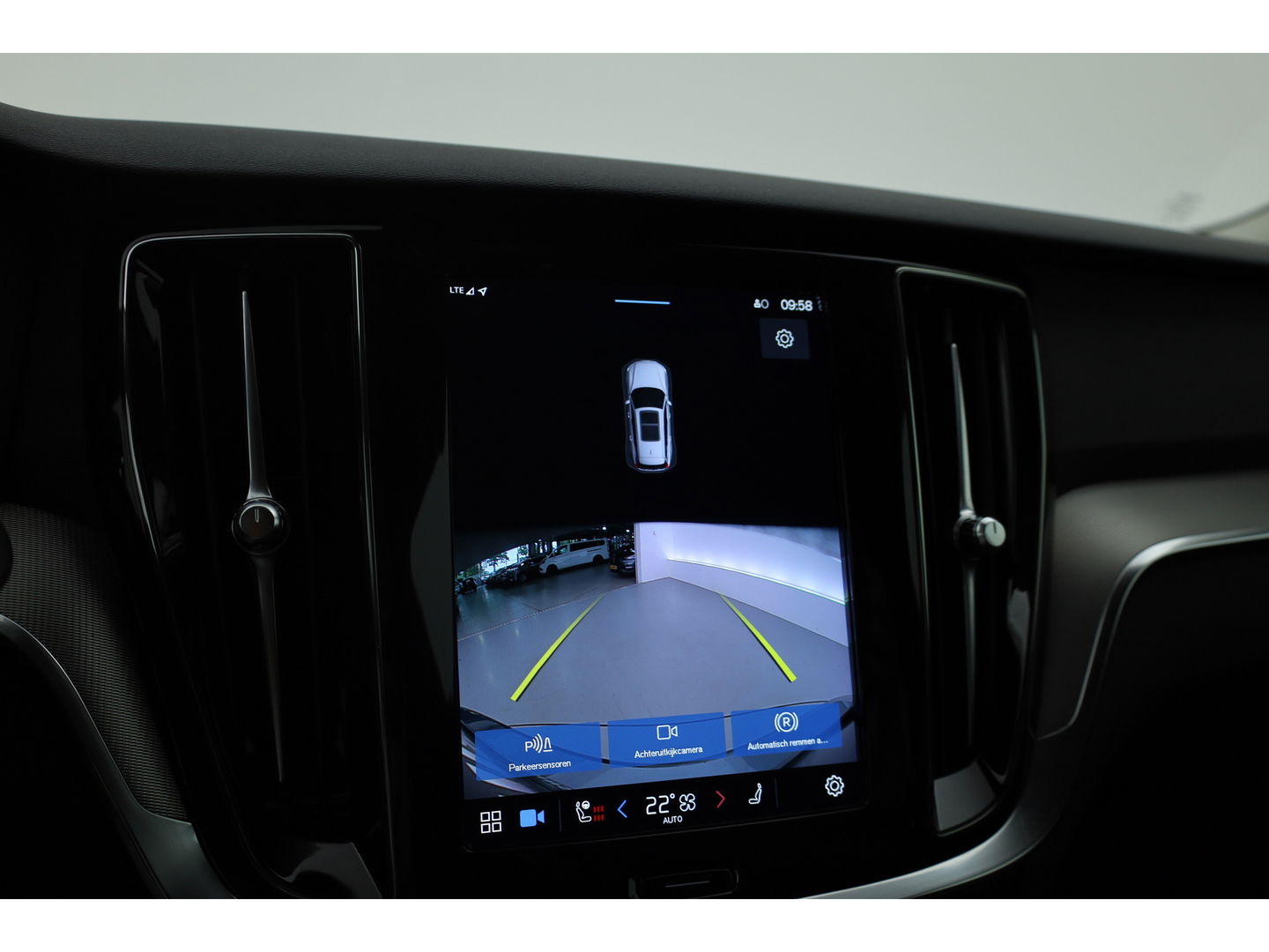 Volvo V60 2.0 T6 Plug-in hybrid AWD Plus Bright | Long range | H&K Audio | 19 inch | 4x stoel+ stuurverw. | ACC |