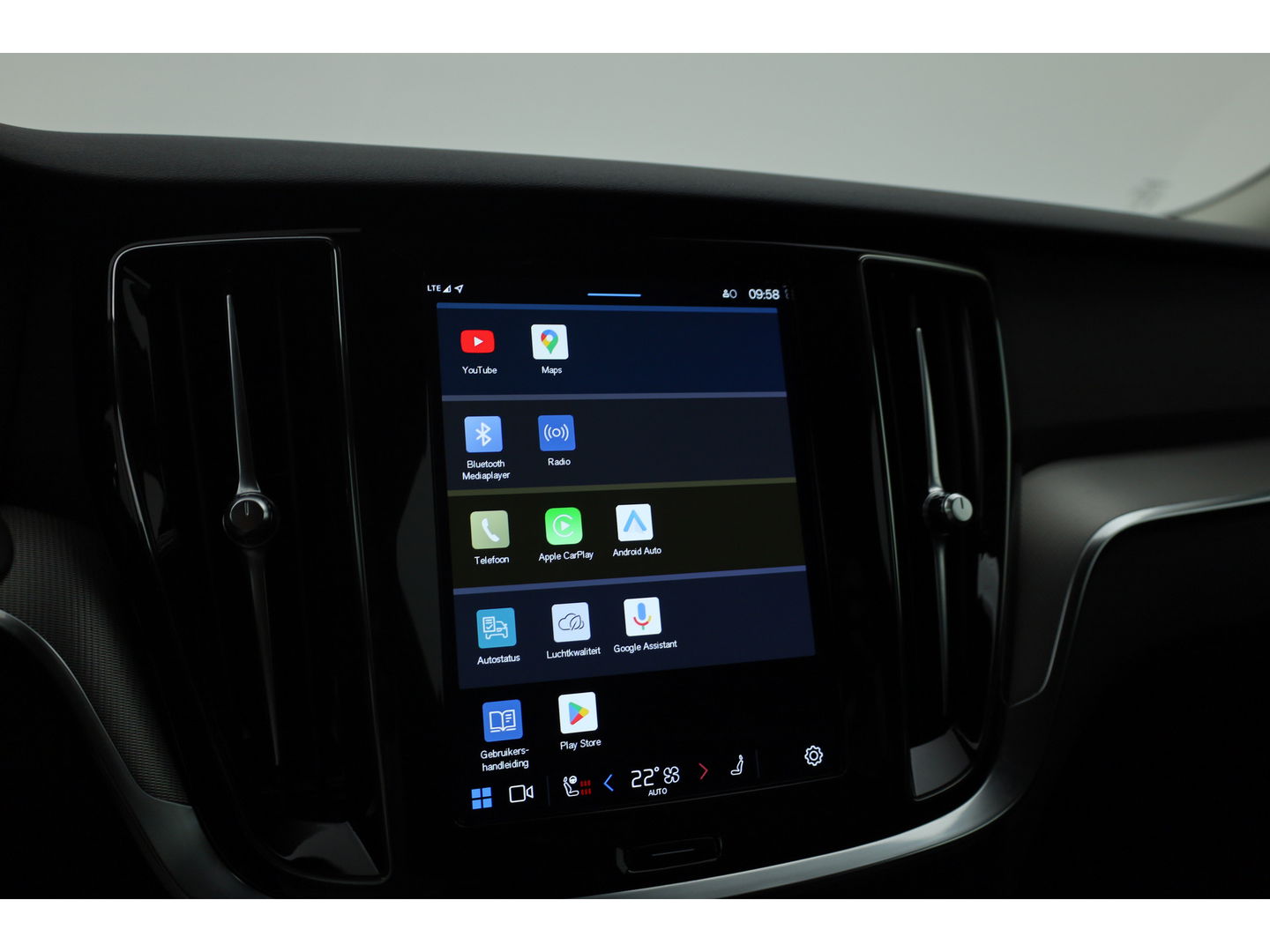 Volvo V60 2.0 T6 Plug-in hybrid AWD Plus Bright | Long range | H&K Audio | 19 inch | 4x stoel+ stuurverw. | ACC |