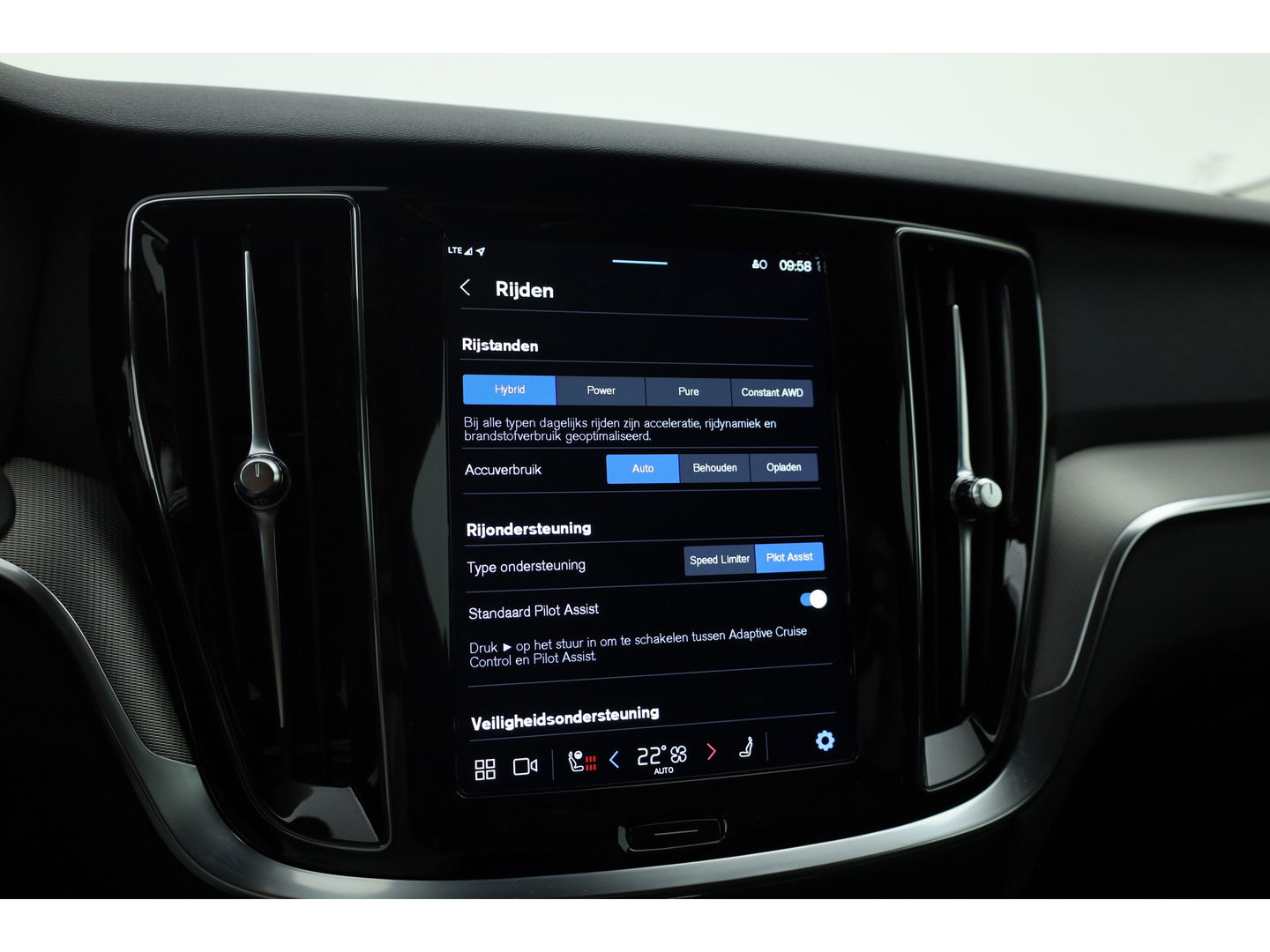 Volvo V60 2.0 T6 Plug-in hybrid AWD Plus Bright | Long range | H&K Audio | 19 inch | 4x stoel+ stuurverw. | ACC |