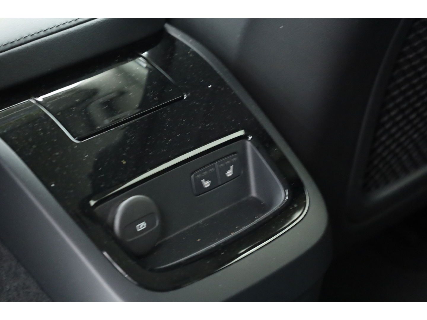Volvo V60 2.0 T6 Plug-in hybrid AWD Plus Bright | Long range | H&K Audio | 19 inch | 4x stoel+ stuurverw. | ACC |