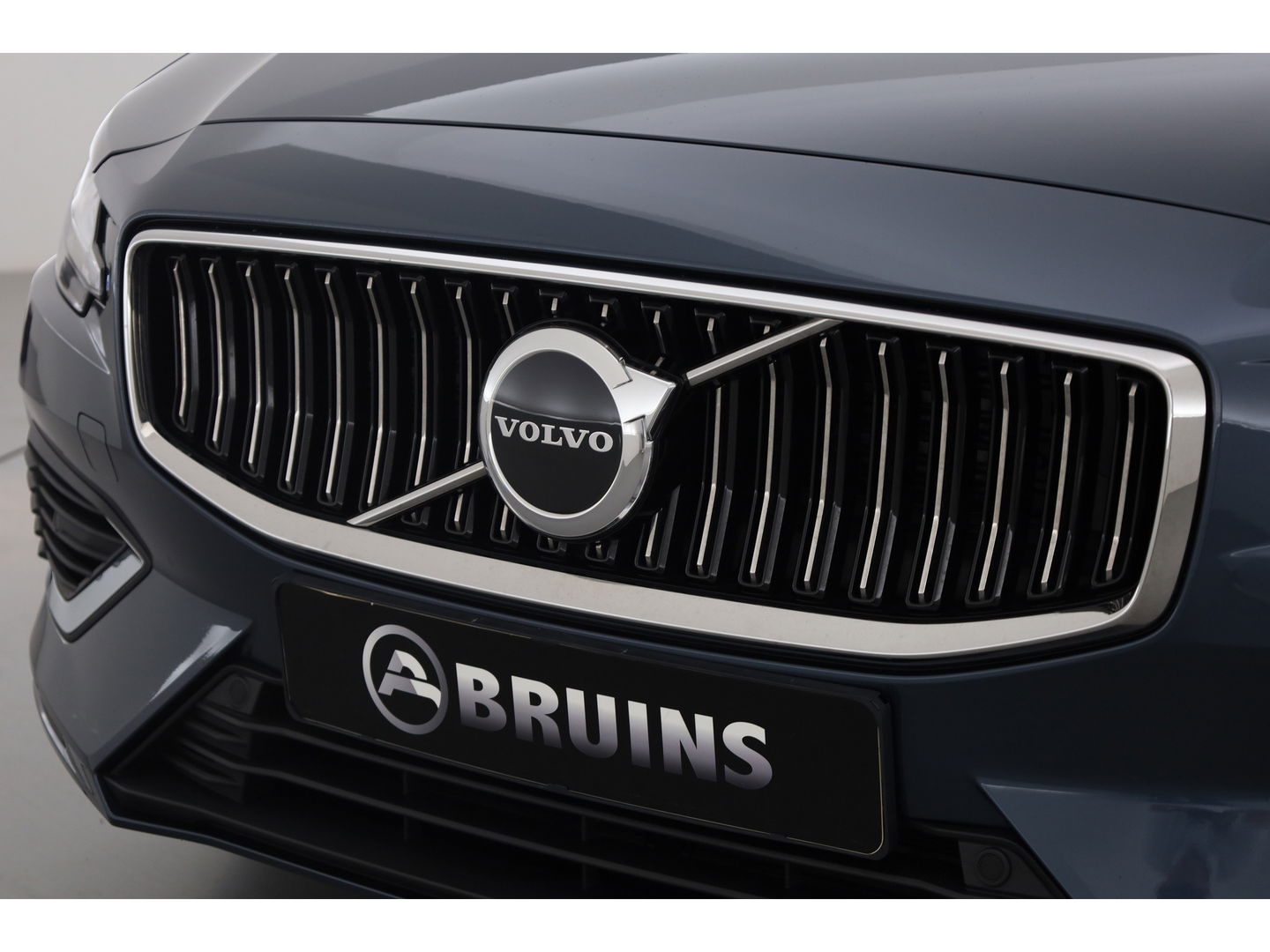 Volvo V60 2.0 T6 Plug-in hybrid AWD Plus Bright | Long range | H&K Audio | 19 inch | 4x stoel+ stuurverw. | ACC |