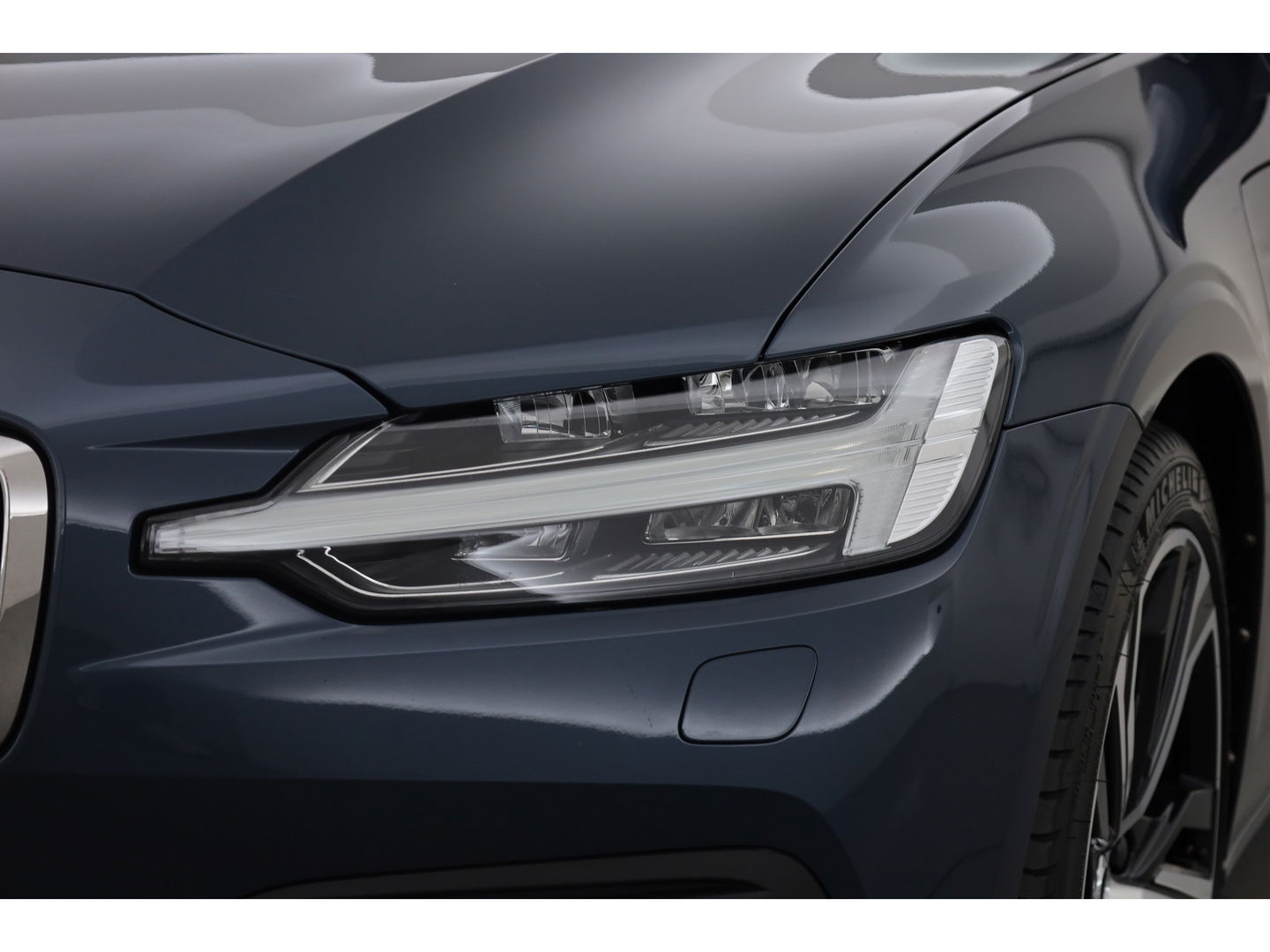 Volvo V60 2.0 T6 Plug-in hybrid AWD Plus Bright | Long range | H&K Audio | 19 inch | 4x stoel+ stuurverw. | ACC |