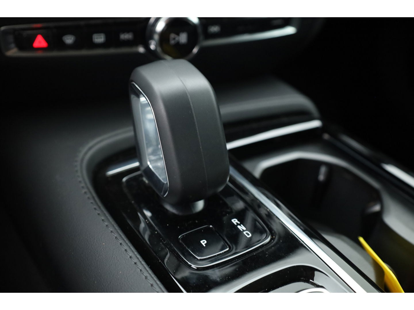Volvo V60 2.0 T6 Plug-in hybrid AWD Plus Bright | Long range | H&K Audio | 19 inch | 4x stoel+ stuurverw. | ACC |