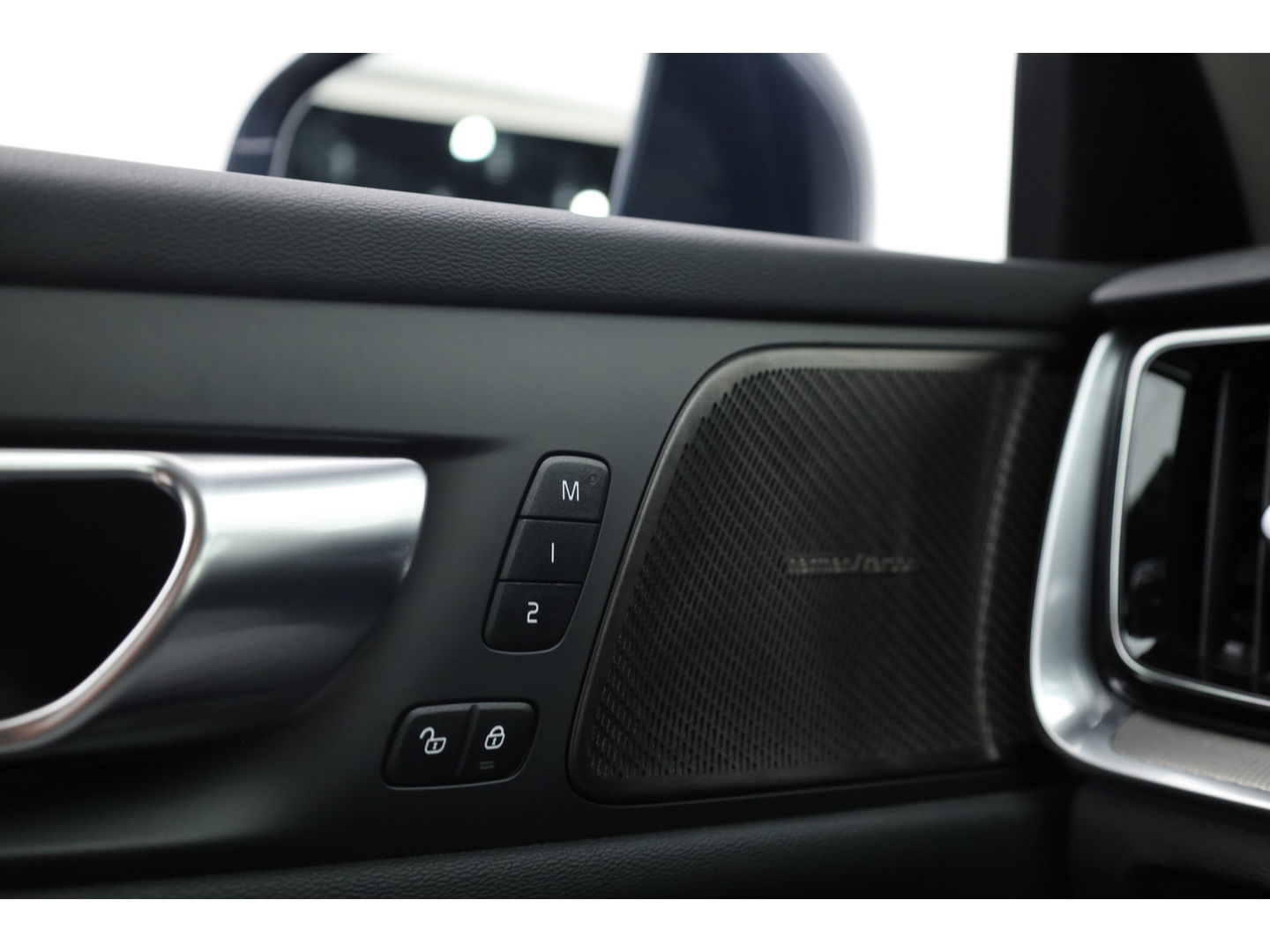 Volvo V60 2.0 T6 Plug-in hybrid AWD Plus Bright | Long range | H&K Audio | 19 inch | 4x stoel+ stuurverw. | ACC |