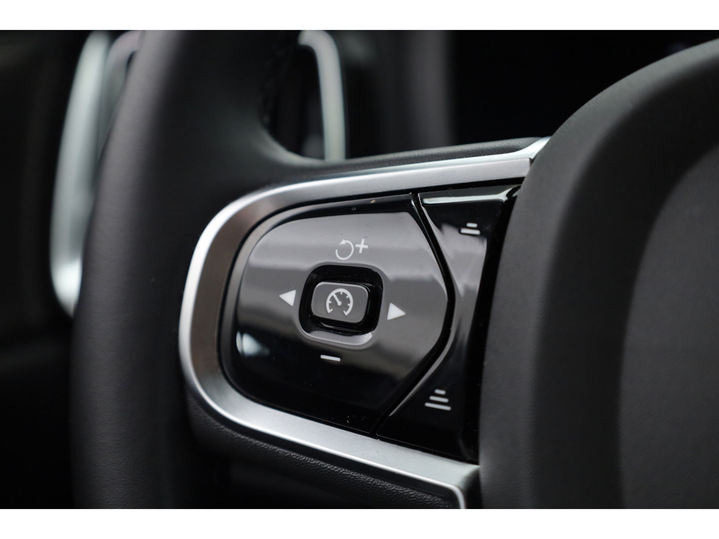Volvo V60 2.0 T6 Plug-in hybrid AWD Plus Bright | Long range | H&K Audio | 19 inch | 4x stoel+ stuurverw. | ACC |