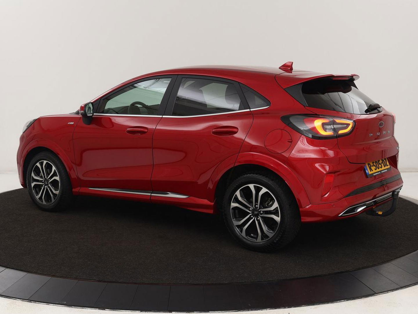 Ford Puma 1.0 EcoBoost Hybrid ST Line Vignale | Leder | Trekhaak | Massage | Stoel & stuurverwarming | Carplay | Navigatie | Keyless | Full LED