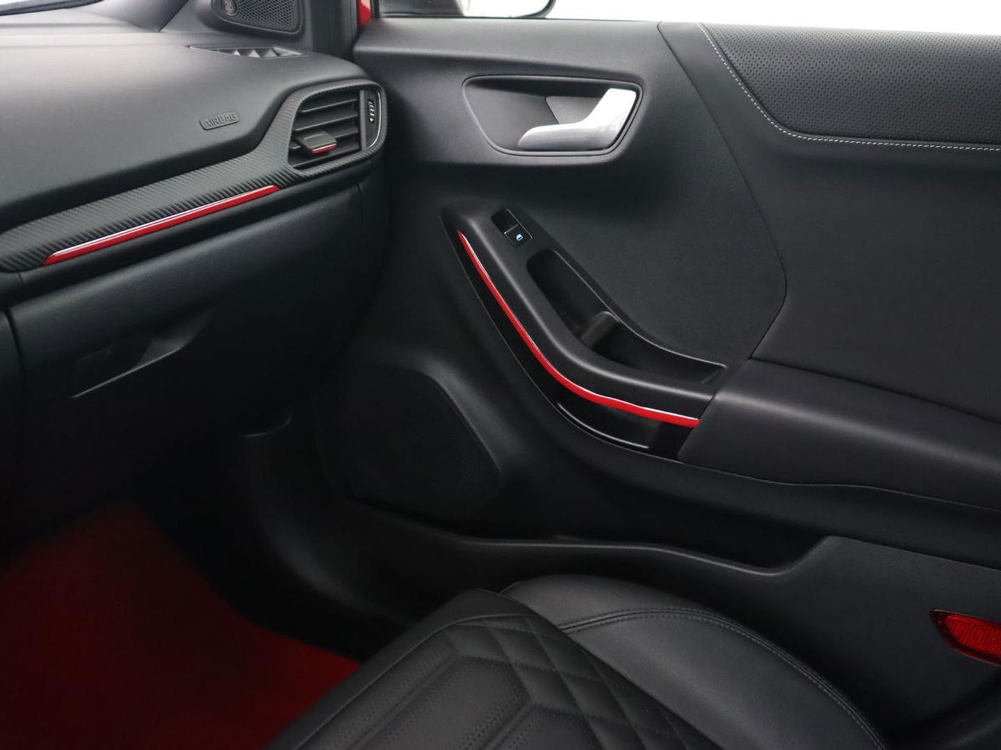 Ford Puma 1.0 EcoBoost Hybrid ST Line Vignale | Leder | Trekhaak | Massage | Stoel & stuurverwarming | Carplay | Navigatie | Keyless | Full LED