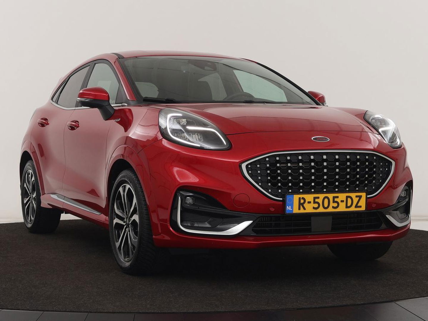 Ford Puma 1.0 EcoBoost Hybrid ST Line Vignale | Leder | Trekhaak | Massage | Stoel & stuurverwarming | Carplay | Navigatie | Keyless | Full LED