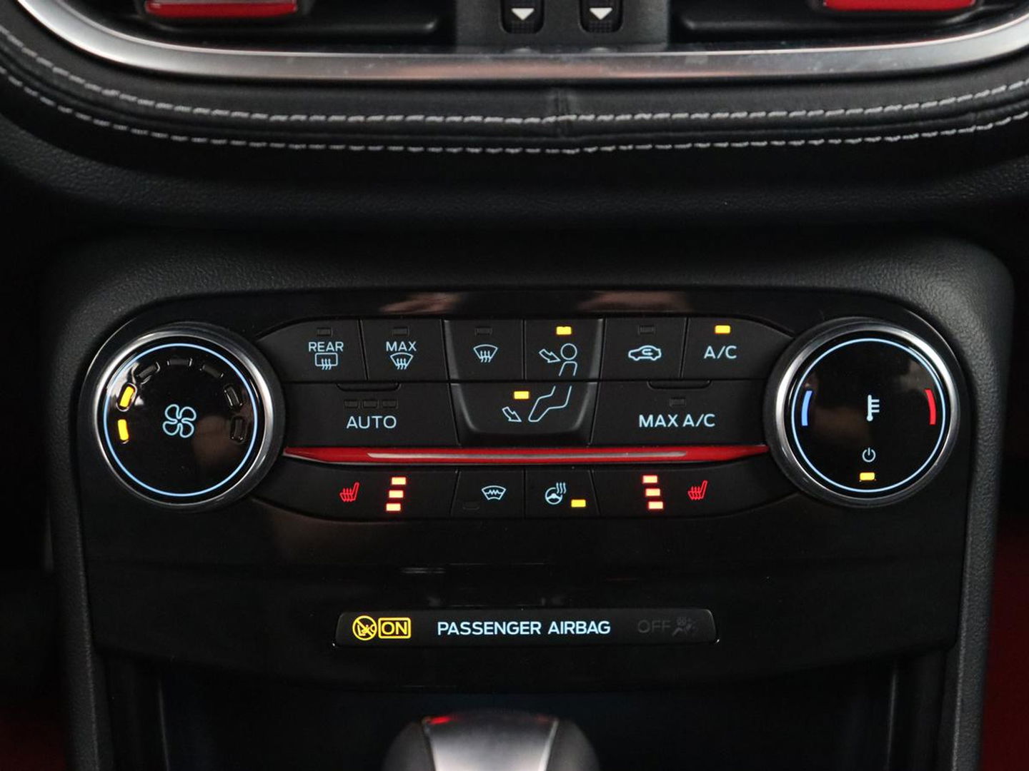Ford Puma 1.0 EcoBoost Hybrid ST Line Vignale | Leder | Trekhaak | Massage | Stoel & stuurverwarming | Carplay | Navigatie | Keyless | Full LED