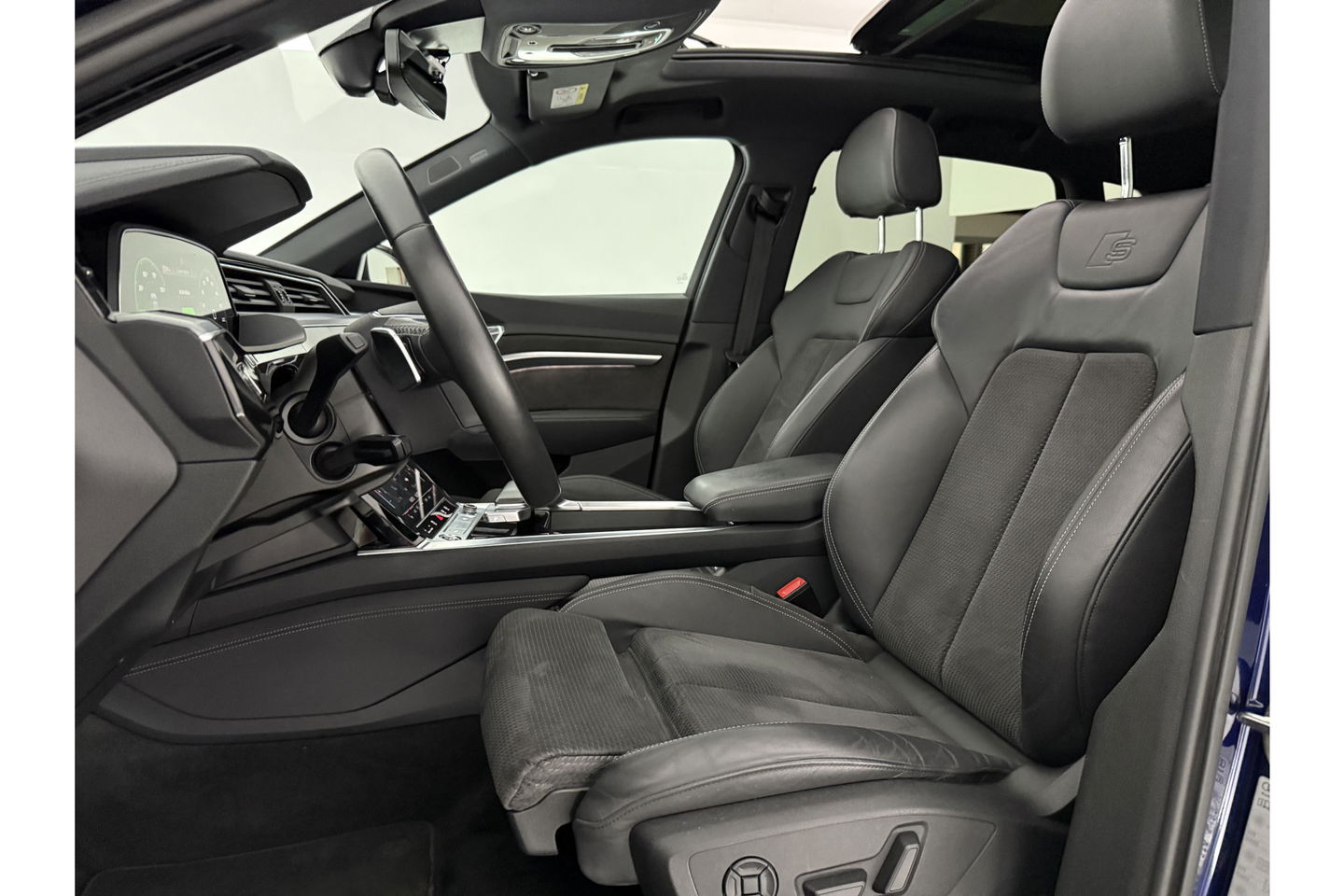 Audi e-tron 55 Quattro S-line 95 kWh b&o Pano Sfeer Memory ACC LED 21"LMV Trekhaak Virtual Carplay Clima Navi PDC