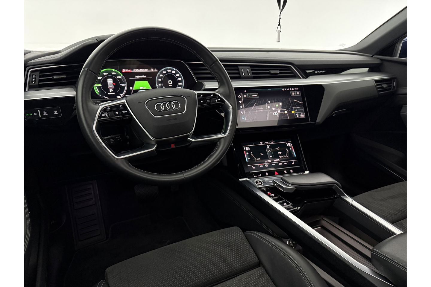 Audi e-tron 55 Quattro S-line 95 kWh b&o Pano Sfeer Memory ACC LED 21"LMV Trekhaak Virtual Carplay Clima Navi PDC