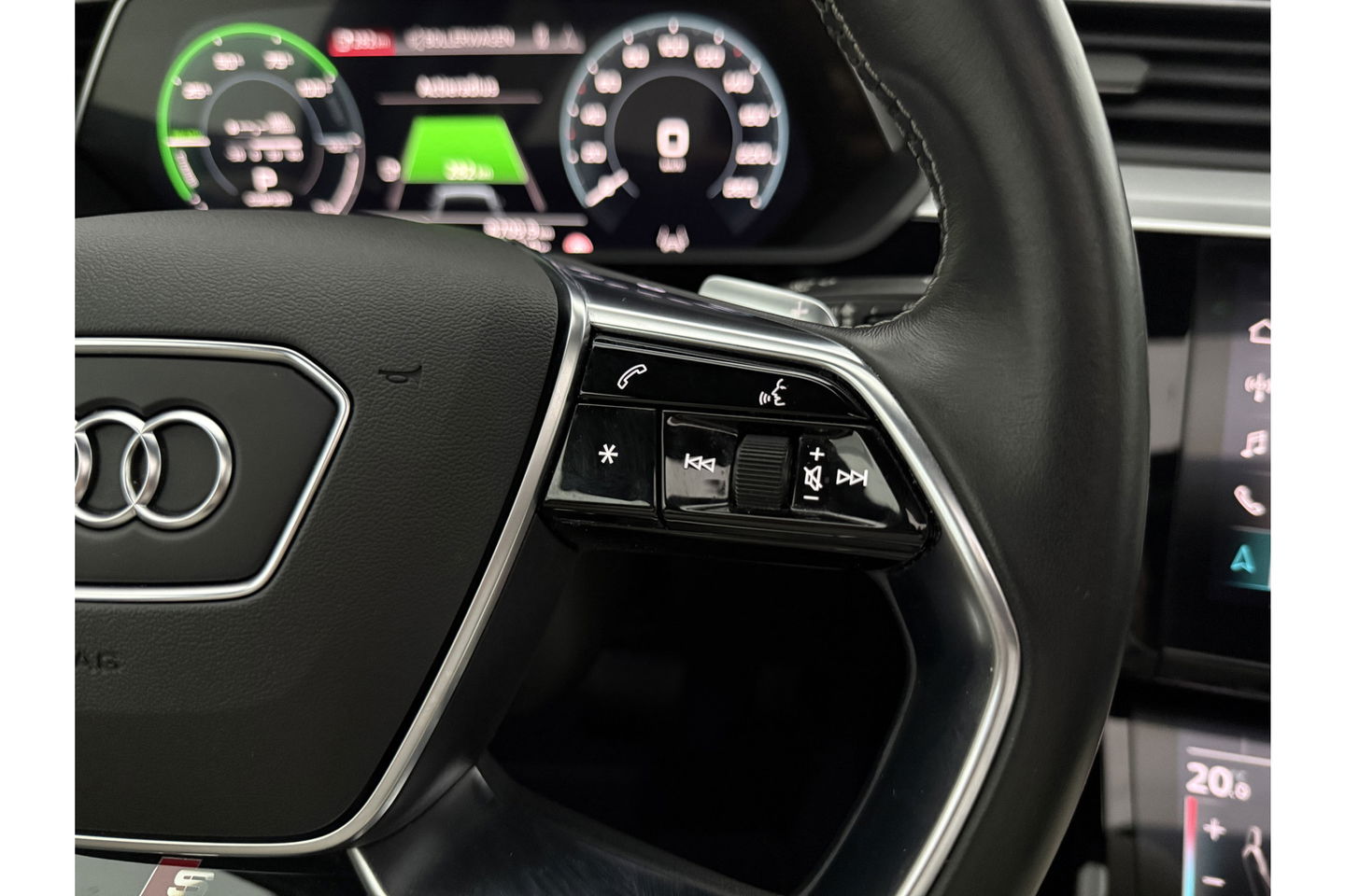 Audi e-tron 55 Quattro S-line 95 kWh b&o Pano Sfeer Memory ACC LED 21"LMV Trekhaak Virtual Carplay Clima Navi PDC
