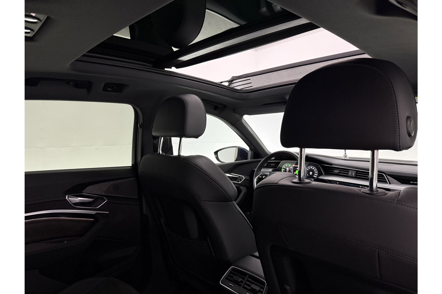 Audi e-tron 55 Quattro S-line 95 kWh b&o Pano Sfeer Memory ACC LED 21"LMV Trekhaak Virtual Carplay Clima Navi PDC