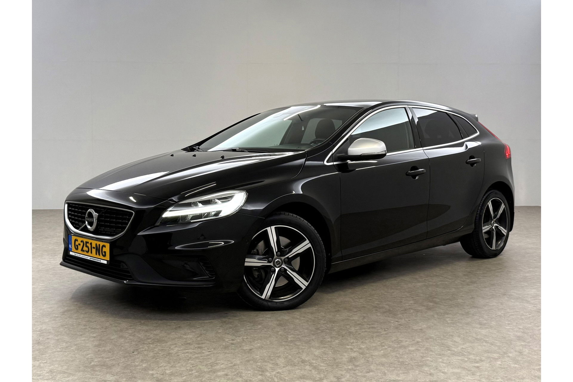 Volvo V40 1.5 T3 Polar+ 153PK R-design Camera LED Pano Trekhaak h/k Audio Clima Cruise Navi PDC Virtual 17"LMV