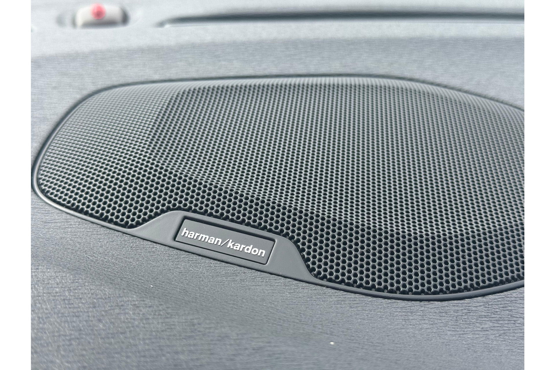 Volvo V40 1.5 T3 Polar+ 153PK R-design Camera LED Pano Trekhaak h/k Audio Clima Cruise Navi PDC Virtual 17"LMV