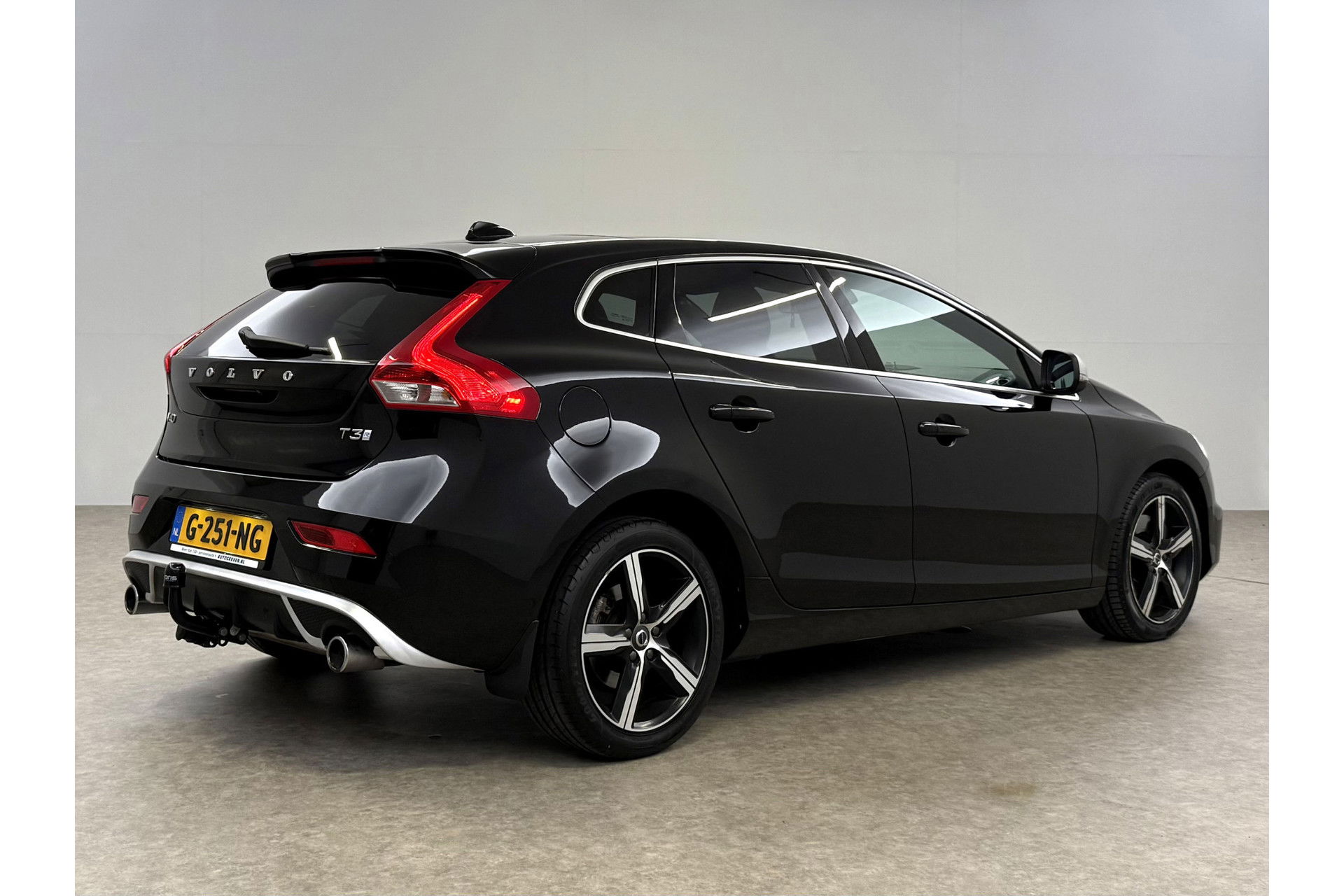 Volvo V40 1.5 T3 Polar+ 153PK R-design Camera LED Pano Trekhaak h/k Audio Clima Cruise Navi PDC Virtual 17"LMV