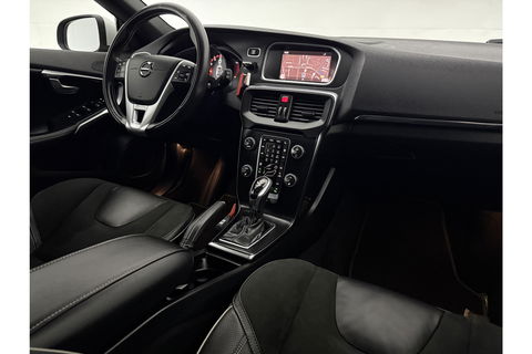 Volvo V40 1.5 T3 Polar+ 153PK R-design Camera LED Pano Trekhaak h/k Audio Clima Cruise Navi PDC Virtual 17"LMV