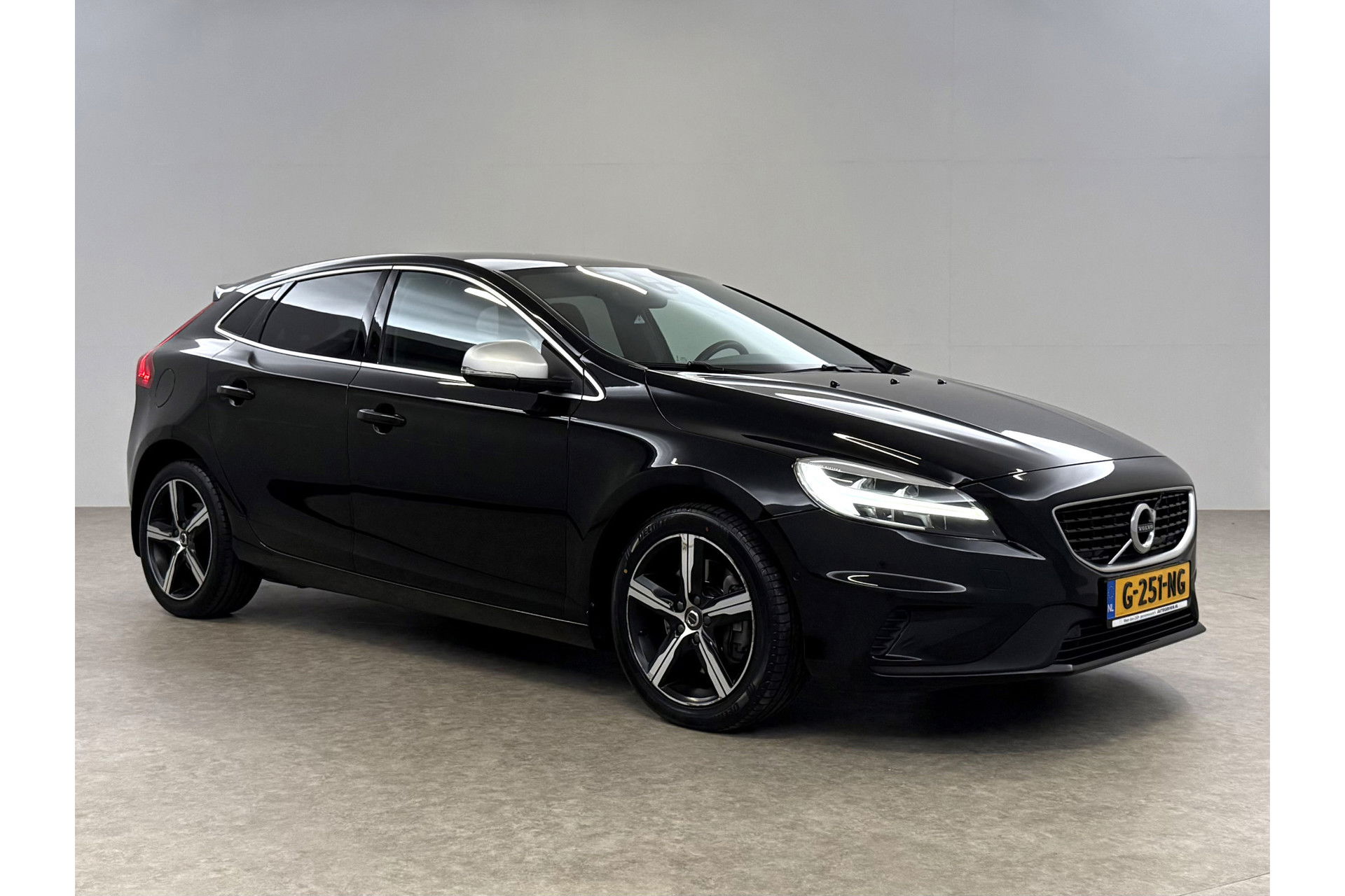 Volvo V40 1.5 T3 Polar+ 153PK R-design Camera LED Pano Trekhaak h/k Audio Clima Cruise Navi PDC Virtual 17"LMV