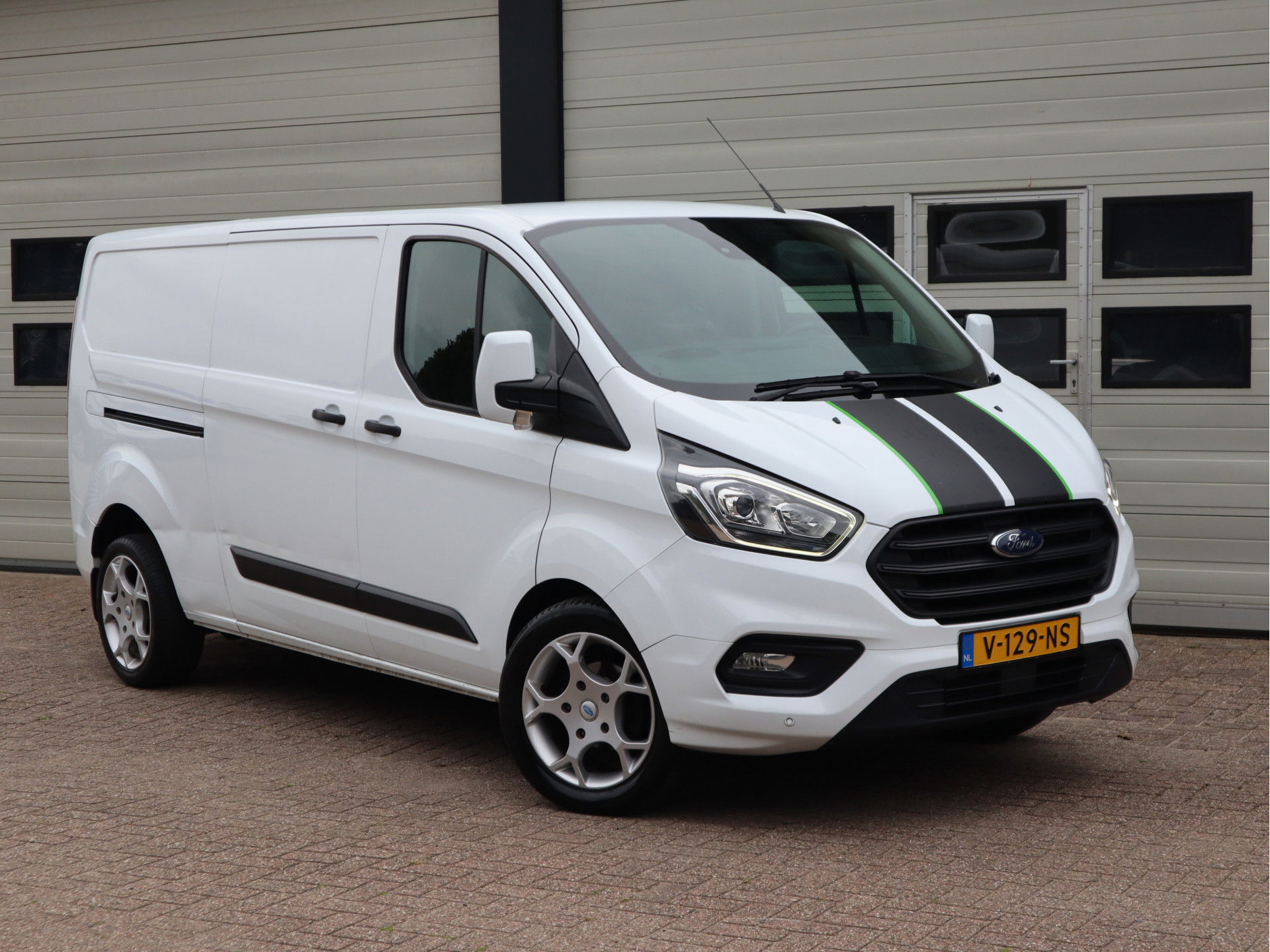Ford Transit Custom 300 2.0 TDCI 130 pk Euro 6 - L2 Lang