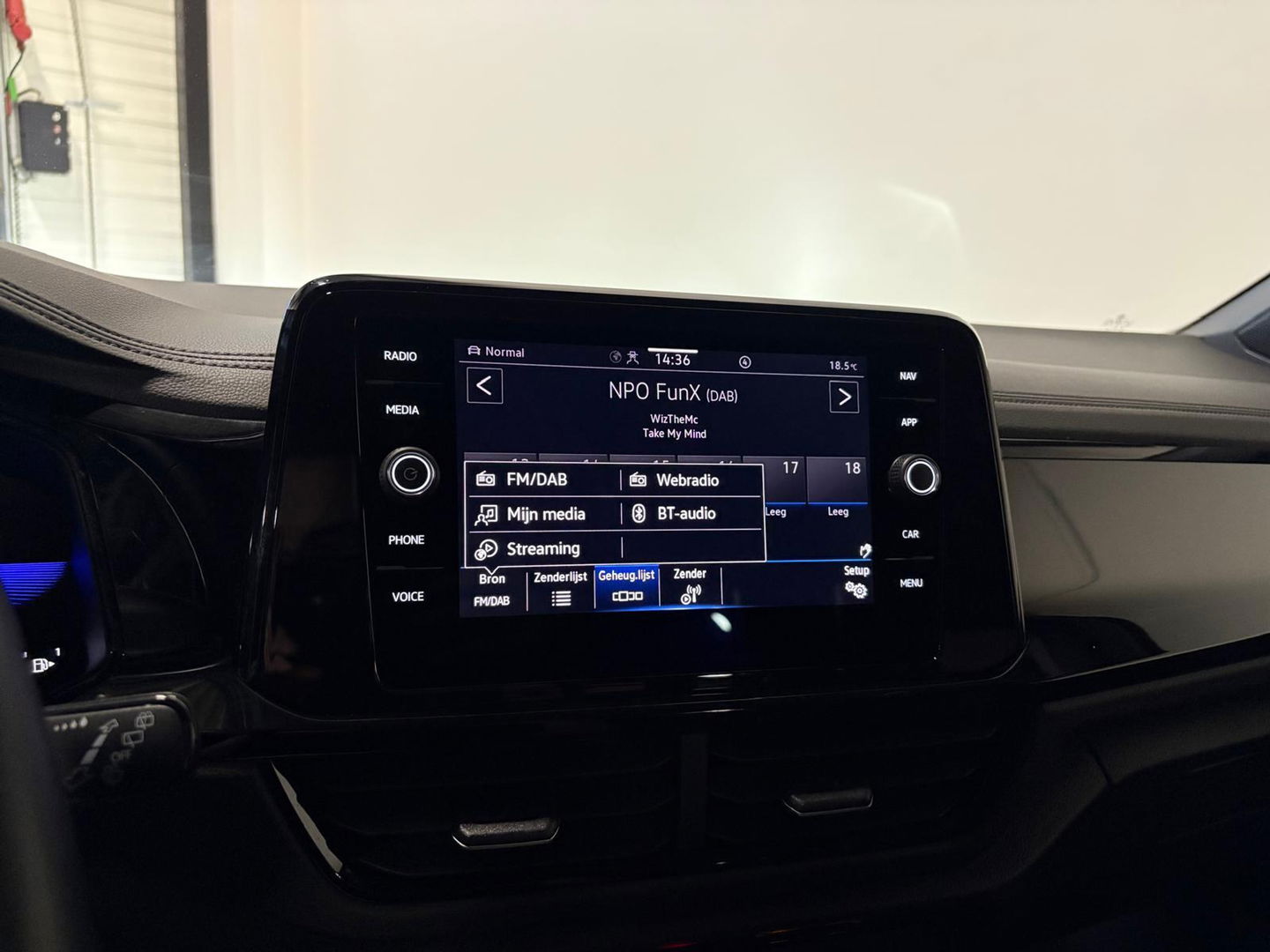 Volkswagen T-Roc 1.5 TSI R-Line CAM KEYLESS'