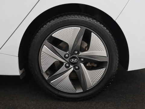 Hyundai IONIQ 1.6 GDI Hybrid Premium | Schuifdak | Stoelventilatie | Leder | Adaptive cruise | Infinity Sound | Camera | Carplay | Memory | Navigatie | Stoel & stuurverwarming