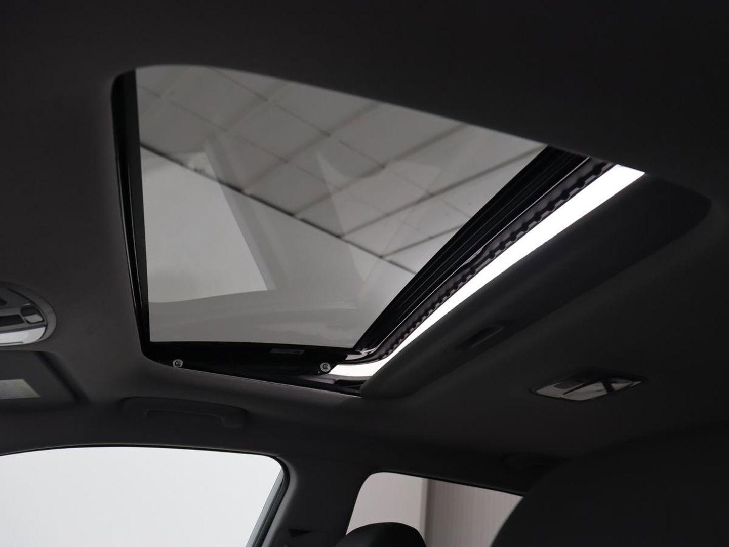 Hyundai IONIQ 1.6 GDI Hybrid Premium | Schuifdak | Stoelventilatie | Leder | Adaptive cruise | Infinity Sound | Camera | Carplay | Memory | Navigatie | Stoel & stuurverwarming
