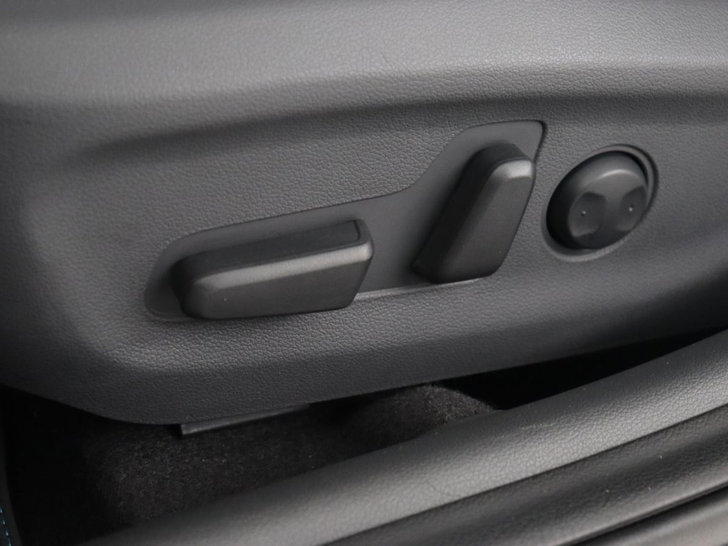 Hyundai IONIQ 1.6 GDI Hybrid Premium | Schuifdak | Stoelventilatie | Leder | Adaptive cruise | Infinity Sound | Camera | Carplay | Memory | Navigatie | Stoel & stuurverwarming