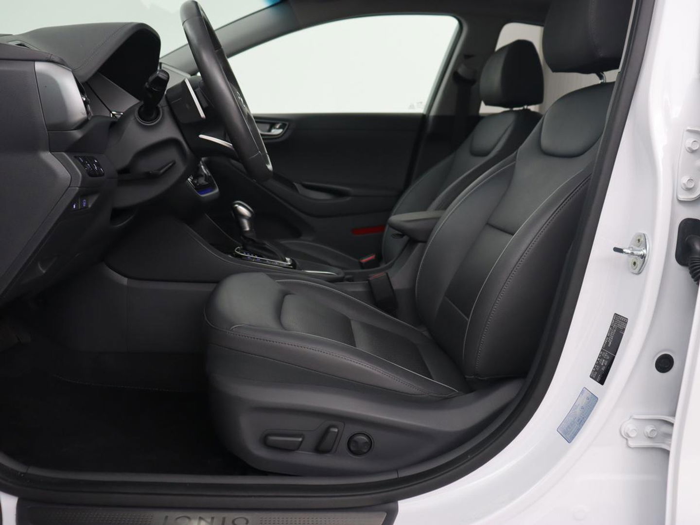 Hyundai IONIQ 1.6 GDI Hybrid Premium | Schuifdak | Stoelventilatie | Leder | Adaptive cruise | Infinity Sound | Camera | Carplay | Memory | Navigatie | Stoel & stuurverwarming