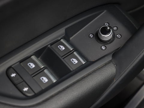Audi Q5 55 TFSI e Quattro Sport 367PK Pano Luchtvering Trekhaak ACC Leder