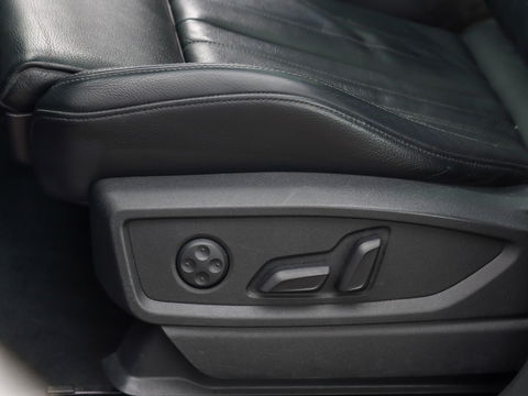 Audi Q5 55 TFSI e Quattro Sport 367PK Pano Luchtvering Trekhaak ACC Leder