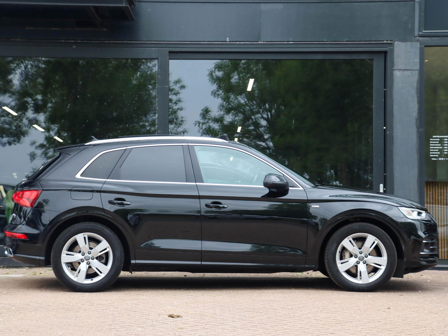 Audi Q5 55 TFSI e Quattro Sport 367PK Pano Luchtvering Trekhaak ACC Leder