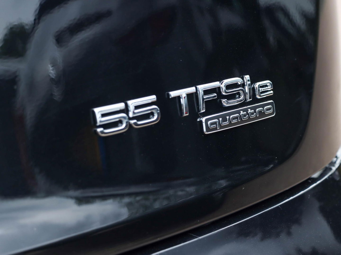 Audi Q5 55 TFSI e Quattro Sport 367PK Pano Luchtvering Trekhaak ACC Leder