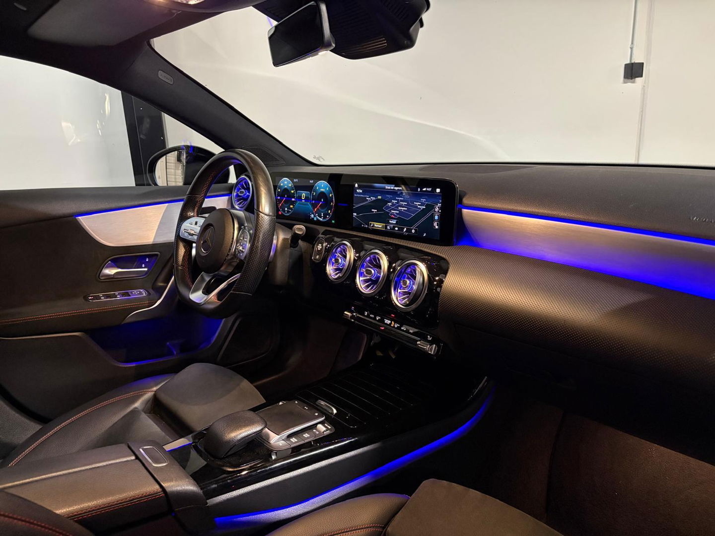 Mercedes-Benz A-Klasse 200 Premium Plus AMG PANO CAM
