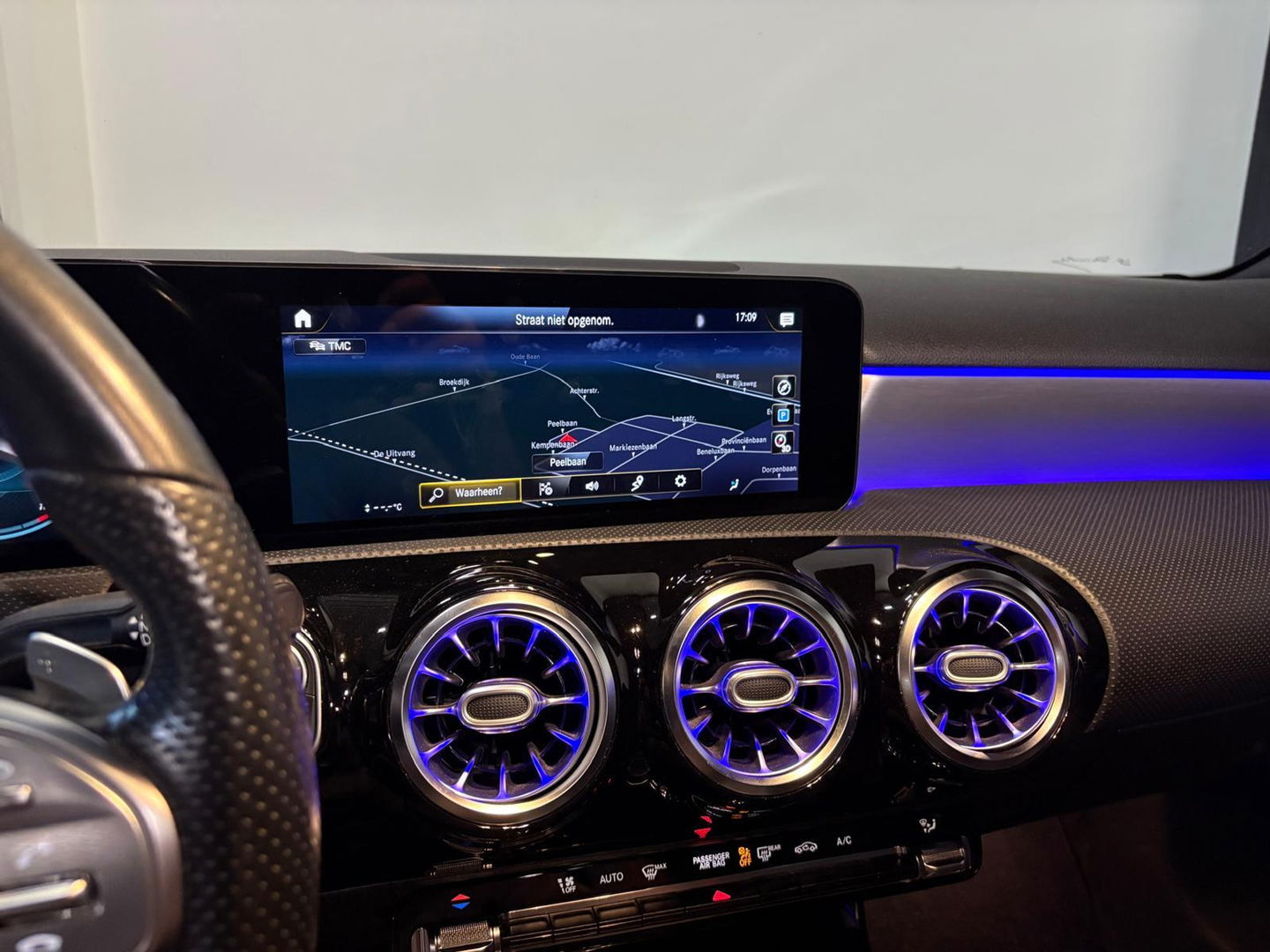 Mercedes-Benz A-Klasse 200 Premium Plus AMG PANO CAM