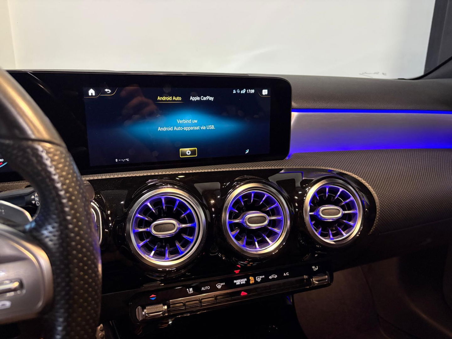 Mercedes-Benz A-Klasse 200 Premium Plus AMG PANO CAM