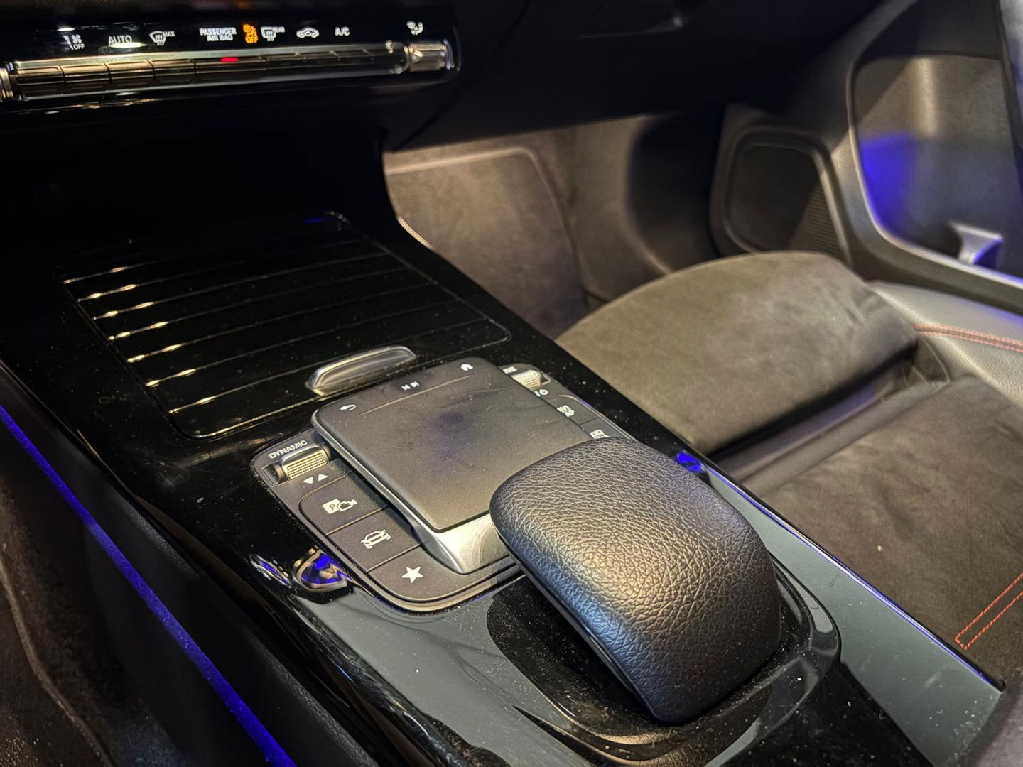 Mercedes-Benz A-Klasse 200 Premium Plus AMG PANO CAM